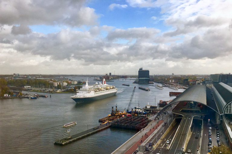 Amsterdam limanı kruvaziyer yasağı