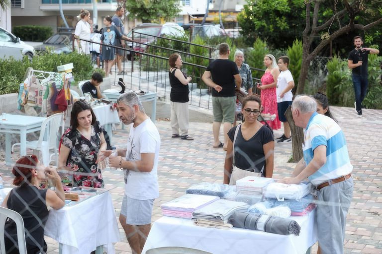Narlıdere Belediyesi Yukarıköy gece pazarı