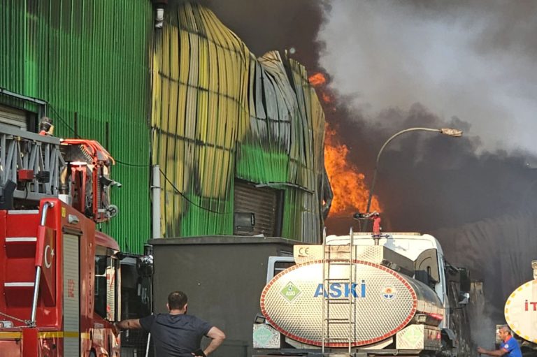 Adana Seyhan geri dönüşüm tesisi yangın