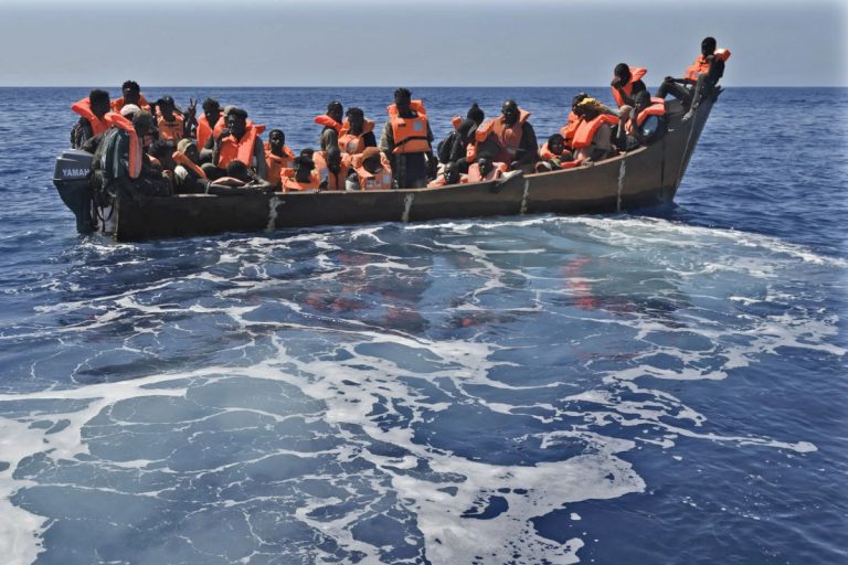 İtalya açıklarında göçmen teknesi battı
