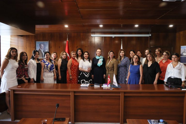 DEÜ İzikad iş kadınları buluşması